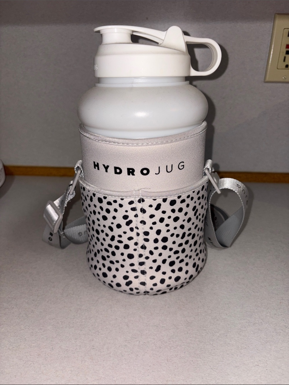 Hydrojug wirh leopard cover with strap